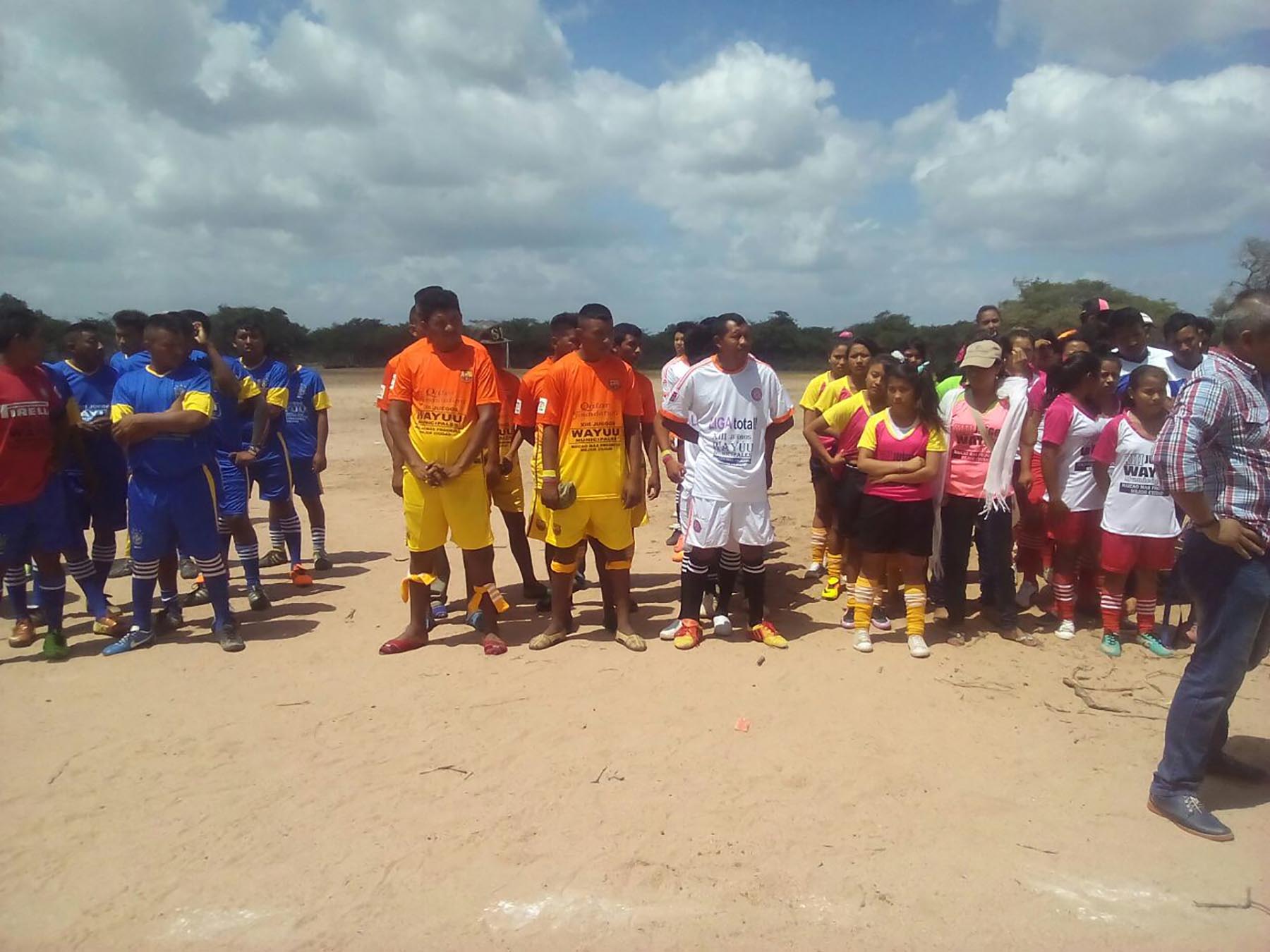 Con más de 500 atletas de 19 delegaciones de  la etnia se iniciaron los  XIII  Juegos Tradicionales Wayúu en la Comunidad Youyupana.