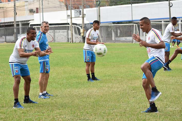 La Selección Colombia espera entrenar hoy con el grupo completo en territorio paraguayo.