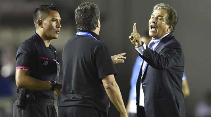 Sobre el roce con Pinto, Gómez explicó que se originó por una acusación de comprar el árbitro del partido.