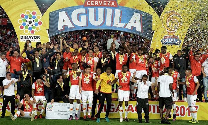 Tras conseguir su tercera Superliga, Independiente Santa Fe se convirtió en el club que que más veces la ha ganado.