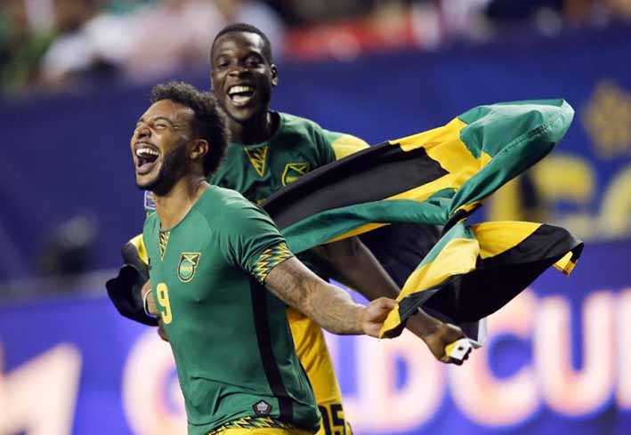 El golazo de tiro libre de Kemar le bastó a Jamaica avanzar la final.