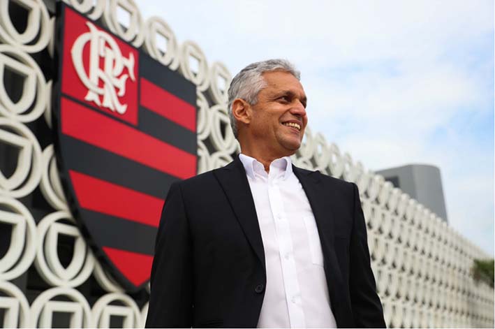 Reinaldo Rueda fue presentado oficialmente como nuevo entrenador del Flamengo.