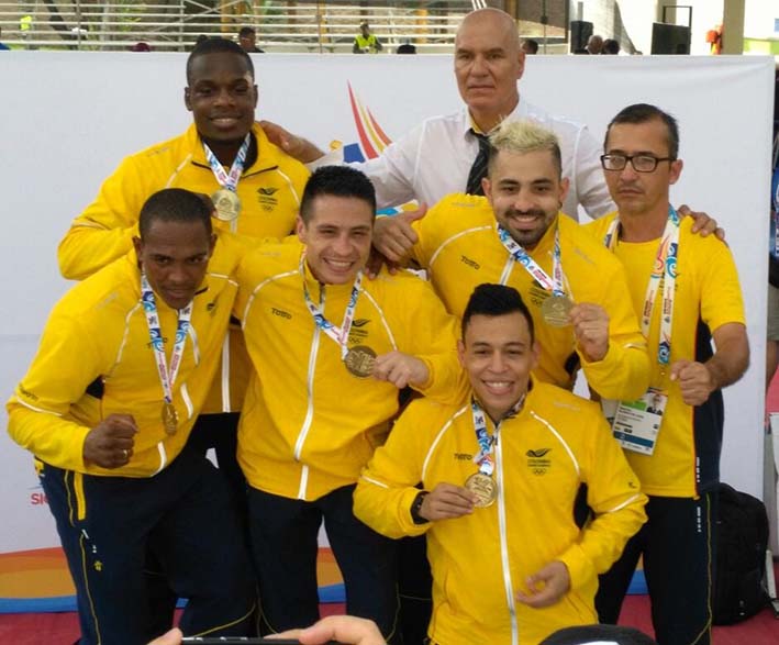 Las medallas de Oro fueron logradas en la categoría Kumite por equipos masculino.