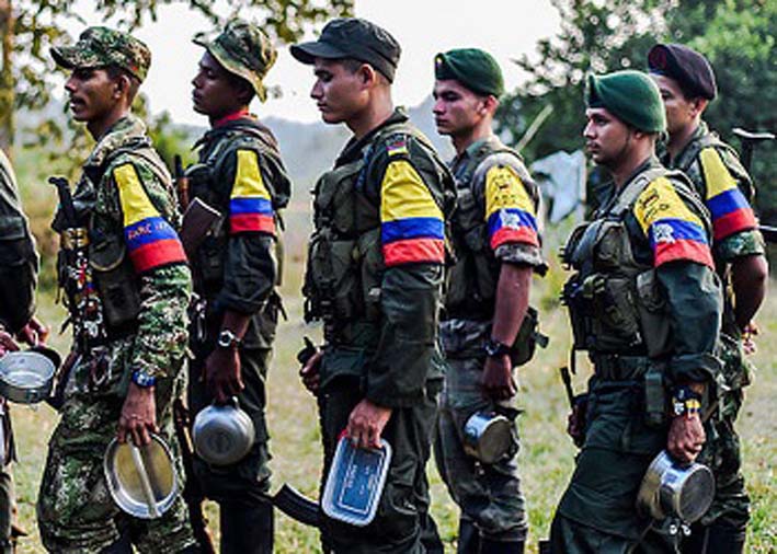 Las comunidades de paz como San José de Apartadó y otras son municipios que se declararon neutrales en el conflicto entre las Farc y el Gobierno de Colombia y que no aceptan la presencia de guerrilleros, militares ni paramilitares en su territorio.