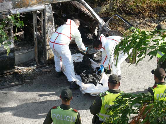 La Policía descartó que la buseta se haya  incinerado por transportar gasolina de contrabando.  