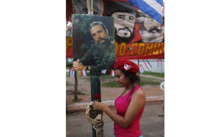 El sábado, muchos cubanos en la isla describieron a Fidel Castro como un hombre con defectos, pero merecedor de respeto. 
