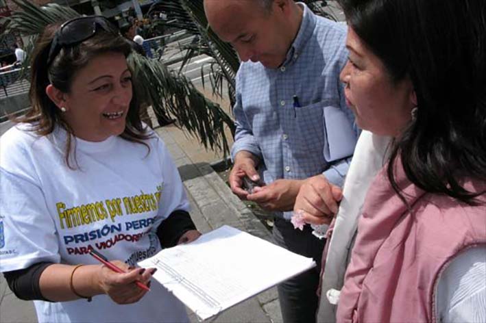 Desde la Registraduría, donde le fue entregado el formulario oficial para la recolección de firmas, Johana Salamanca hizo un llamado a los colombianos para que apoyen la iniciativa.