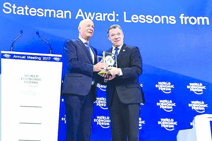 Presidente Juan Manuel Santos, recibió el premio Estadista Global del Foro Económico Mundial, durante la realización del panel ‘Construyendo una Colombia en paz’.