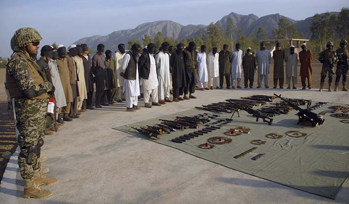 Analistas y críticos dicen que el gobierno provincial de Punjab está albergando a grupos sectarios y yijadíes.