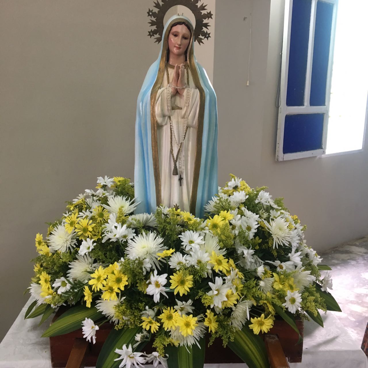 Altar de la Virgen en la capilla Nuestra Sra de Fàtima