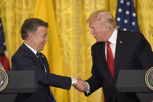 Los presidentes Juan Manuel Santos y Donald Trump durante la rueda de prensa en la Casa Blanca.