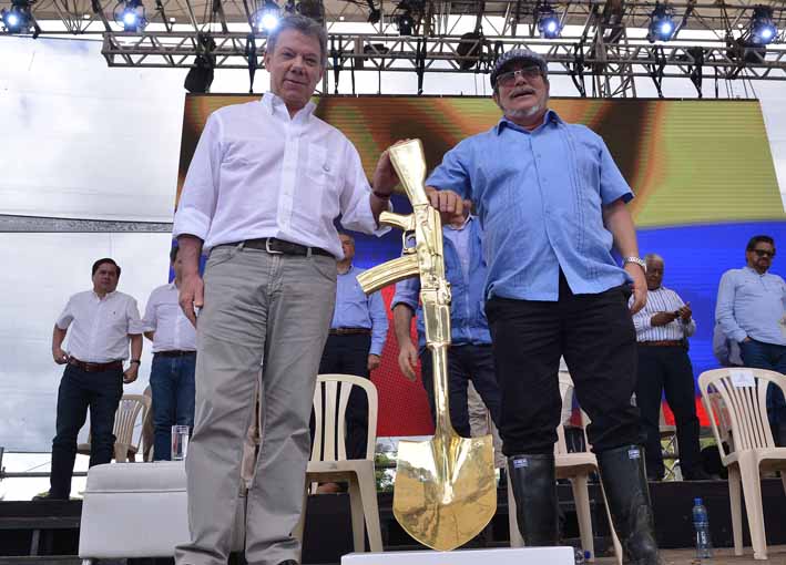 Juan Manuel Santos da por cerrado el conflicto de más de medio siglo con las Farc.