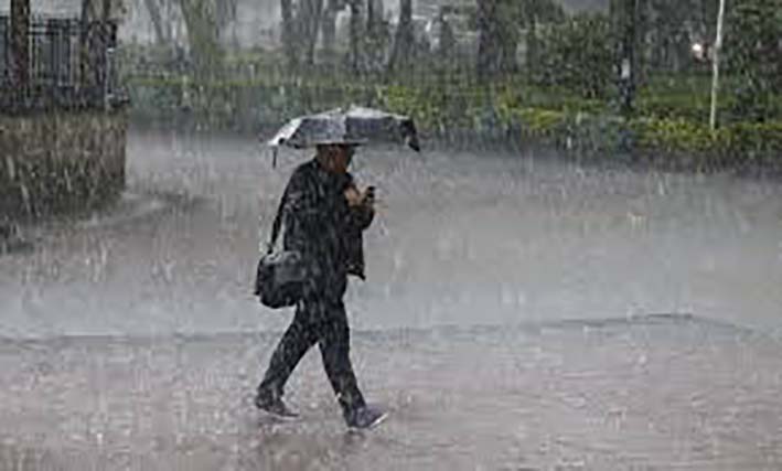 Colombianos tendrán el paraguas bajo el brazo por incidencia de huracanes.