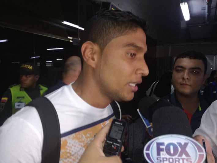 El samario fue abordado por los medios locales en su arribo a Barranquilla. Foto: El Heraldo.