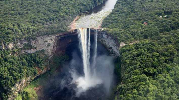 Las cataratas Kaieteur están ubicadas en la zona en disputa, conocida por lo venezolanos como Guyana Esequiba.