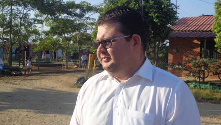 Se trata del ingeniero José Leonardo Ataya Rodríguez, quien desde hace 27 meses se viene desempeñando como Gerente de la Empresa Municipal de Servicios Públicos de Arauca, EMSERPA en la ciudad de Arauca.