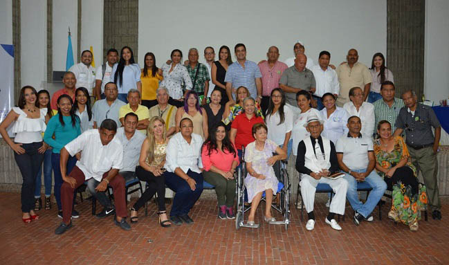 El grupo de periodistas de Riohacha, que asistieron al agasajo que ofreció el Distrito