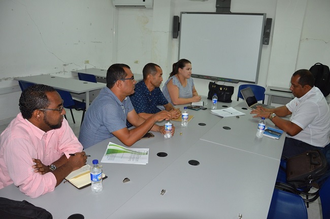 Aspecto de la reunión que realizó José Vicente Cotes, director del Instituto de Tránsito y Transporte Distrital, con los comerciantes de los dos mercados de Riohacha.