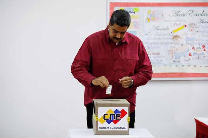Previo a las elecciones el mandatario venezolano aprovechó el hambre de la población para entregar dotaciones alimenticias como estrategia para buscar votos.