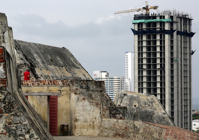 La Procuraduría, emplaza a la alcaldía de Cartagena a no seguir dilatando la recuperación del espacio público. La Unesco avanza sobre si la construcción del Edificio Aquarela haría perder a Cartagena su declaratoria como Patrimonio Histórico de la Humanidad.