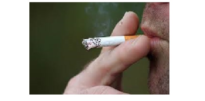 De acuerdo con la OMS, el tabaco mata a más de 7 millones de personas al año, 890.000 de las cuales son no fumadores expuestos al humo ajeno.