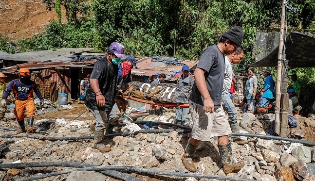 Tres días después del paso del devastador Mangkhut, bautizado localmente como Ompong, hay más de 20.000 personas todavía evacuadas de sus hogares