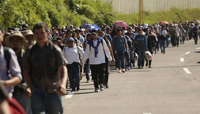 Los migrantes, más de 4.000 son los que mantienen su intención de alcanzar la frontera con Estados Unidos de los más de 7.000, principalmente hondureños, que entraron a México el 19 de octubre desde Guatemala.