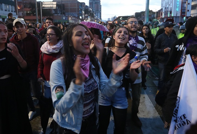 En otras ciudades como Medellín, Cali, Barranquilla y Popayán los estudiantes también se reunieron para iniciar movilizaciones hacia las plazas principales.