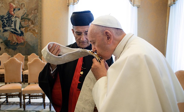 El Papa Francisco, en primer lugar, defendió la necesidad de conservar los bienes de la Iglesia, pues son testimonios de la fe de las comunidades que los produjeron durante siglos