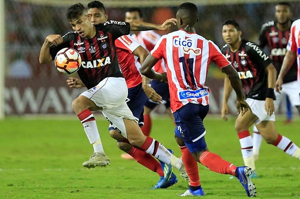 En el partidode ida de final de la Copa Sudamericana Atlético Junior y Paranaense de Brasil firmaron la paridad a un gol.
