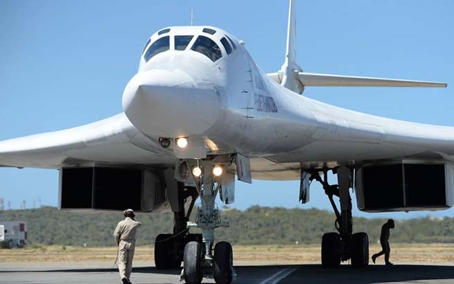 En Caracas aterrizó ayer una escuadrilla de aviones de ese país, incluidos dos bombarderos estratégicos Tu-160