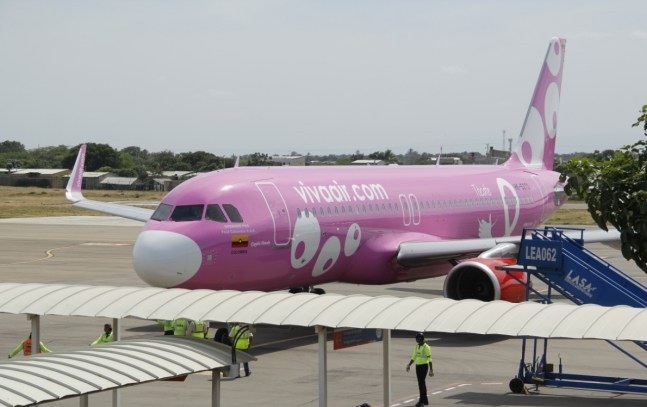 El avión en pista de aterrizaje del aeropuerto Almirante Padilla de Riohacha.