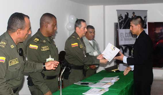 La ceremonia se llevó a cabo en las instalaciones del Comando de Departamento de Policía, Guajira y el teniente coronel, Edinson Rodríguez Daza, Subcomandante del departamento de Policía Guajira, presidió el magno evento.