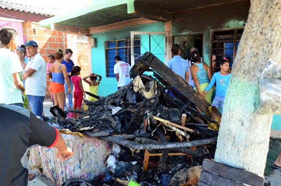 En esta vivienda del barrio La Sierrita se registró la conflagración, donde los dos hermanos resultaron heridos y presentan quemaduras en brazos y piernas