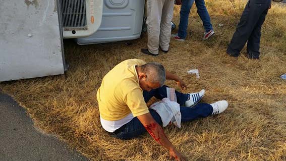 Heridas de consideración recibió el conductor del furgón que se volcó a la altura del sector de Don Jaca, por lo que fue remitido a un centro asistencial. 