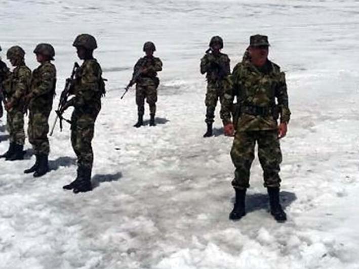 Unas 30 personas trabajan en la búsqueda de Cristancho, entre ellos militares del Batallón de Alta Montaña.