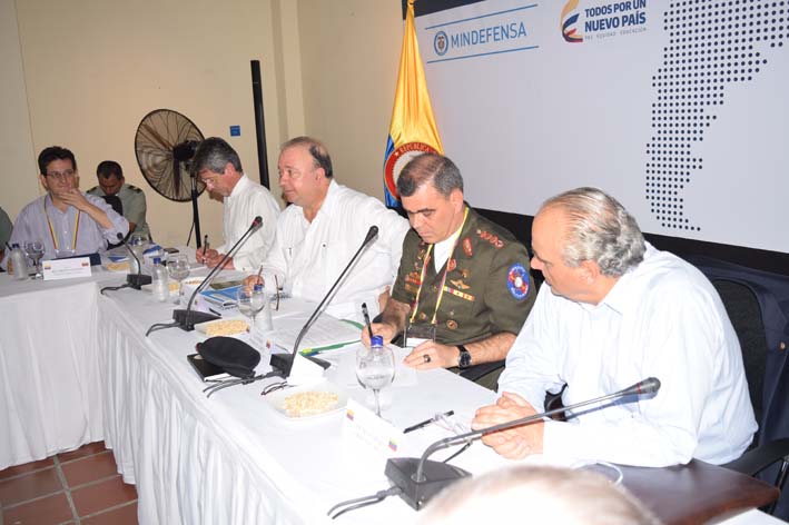 El Ministro de Defensa de Colombia, Luis Carlos Villegas, emitió un pronunciamiento más alentador, asegurando que los dos países trabajaran mancomunadamente por combatir la criminalidad y llegar a un acuerdo final, el de la apertura de la frontera.