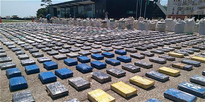 Los 424 kilos de clorhidrato de cocaína estaban camuflados al interior de un contenedor en el puerto de Cartagena, que sería cargado y transportado hacia Rotterdam Holanda.