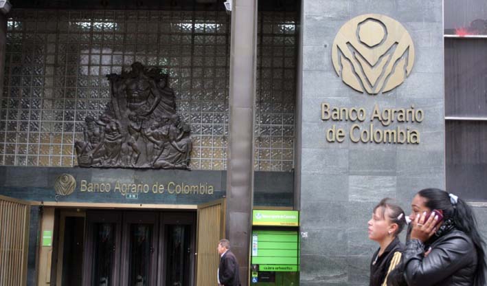 Al interior del banco se modificaron las condiciones del crédito aprobado. Fuentes advierten sobre el impedimento presentado por Álvaro Villegas Villegas.