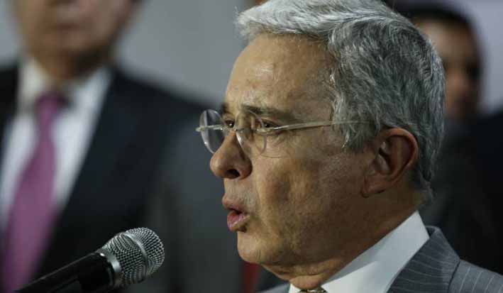 La denuncia contra el senador Álvaro Uribe no tiene sustento probatorio, por lo cual no se puede comprobar la denuncia contra él.