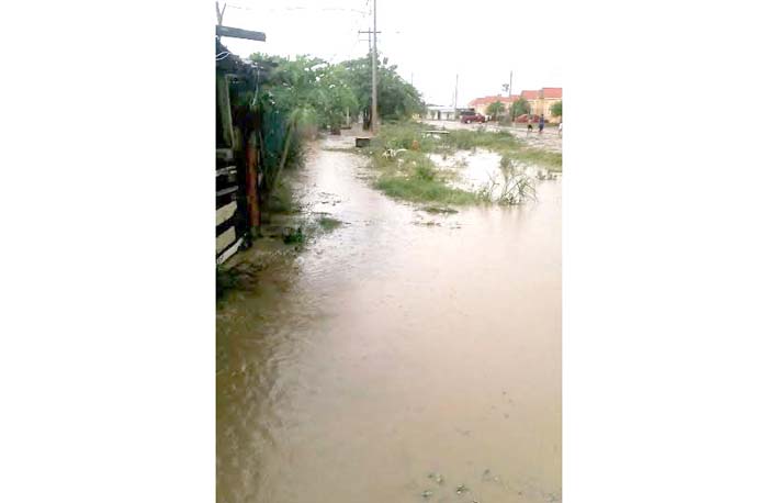 Con unos aguaceros, ya muchos barrios de Riohacha tienden a inundarse.