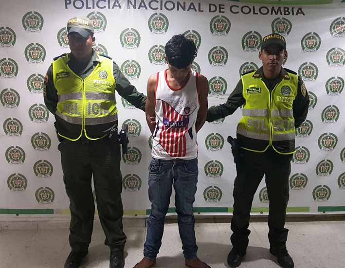 Milton Alfonso Rojas Ayala de 18 años, fue aprehendido con cocaína y Andrés Miguel Tapia, de 25 años de edad, por hurto.