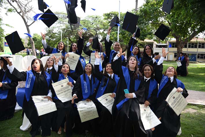 Las jornada de graduación que se llevó a cabo en el Auditorio Julio Otero Muñoz del Campus Principal y estuvo dividida en cuatro ceremonias.