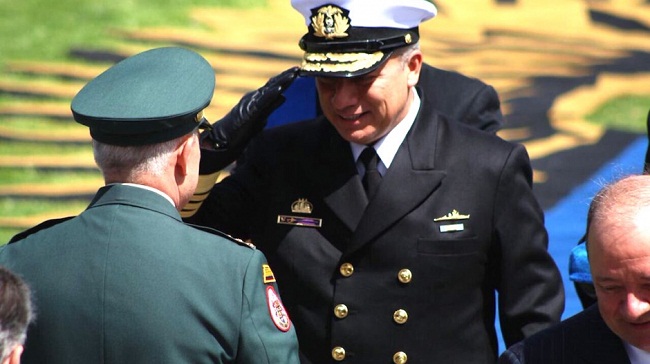 Los comandantes de las Fuerzas Militares, General Alberto Mejía y de la Armada, Almirante Ernesto Durán González.