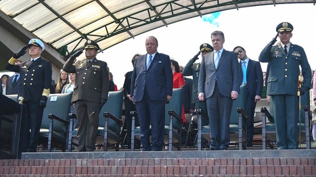 El Presidente Santos y el Ministro de Defensa Luis Carlos Villegas, presidiendo la ceremonia.