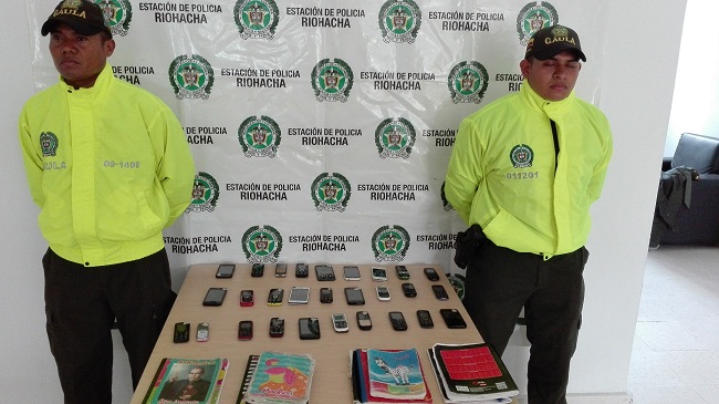 Armas blancas de fabricación artesanal y celulares, fueron decomisadas en la cárcel de Riohacha.