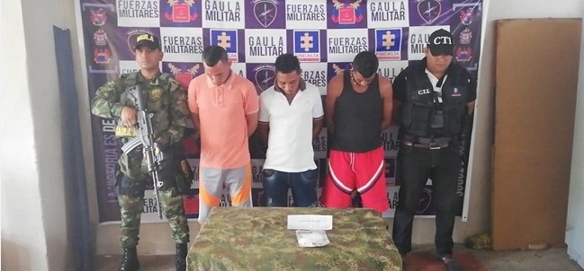 Los capturados fueron identificados como: Yainer Andrés Solorzano Solis, Eleisy Alfaro Romero y Roberto Enrique Morales Romero.