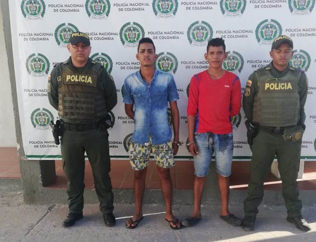 Juan David Urariyu de 22 años de edad y Antonio Luis Felipe Lara, al momento de su captura.