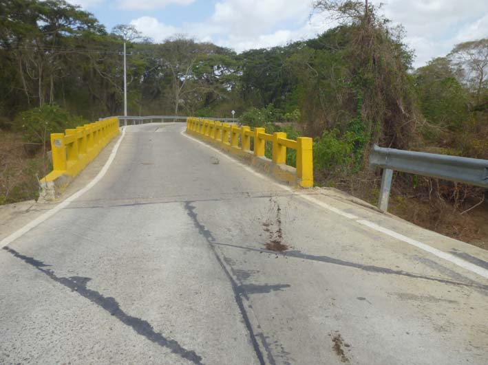 Los asaltantes de la zona rural de Carraipía aprovechan la desprotección total y la soledad de algunos sectores como el puente sobre el río para cometer sus fechorías.