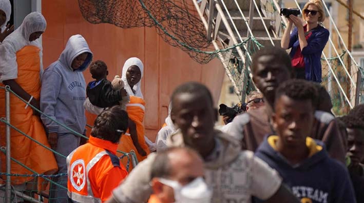 El suceso se produjo a 35 millas de la costa de Libia, cuando una embarcación en la cual viajaban alrededor de 100 inmigrantes se hundió.